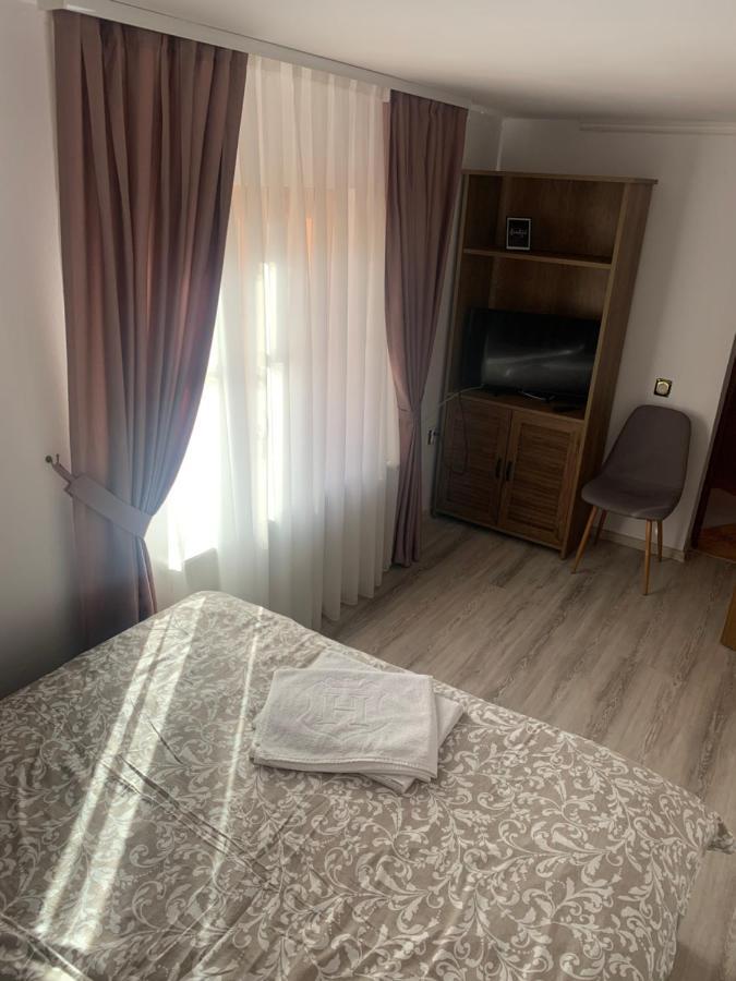 Pensiunea Laura Chiscau Luaran gambar